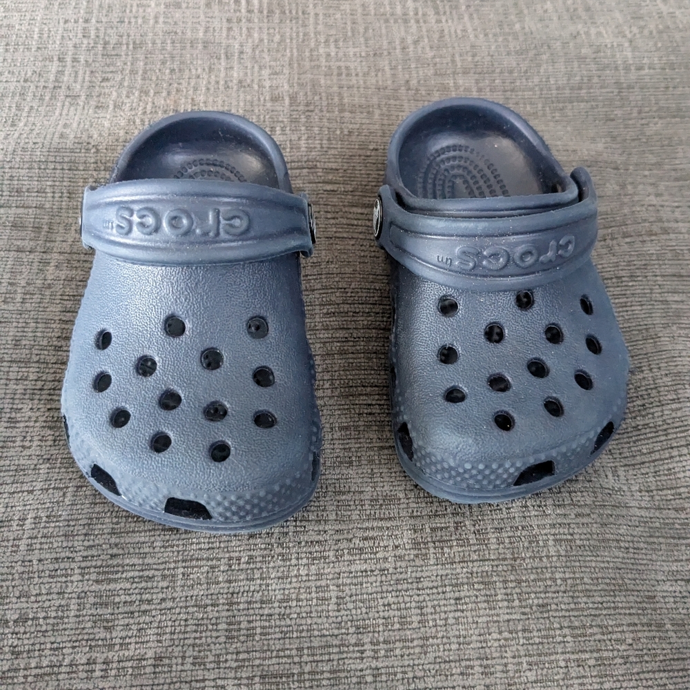 Infant Crocs size 2-3